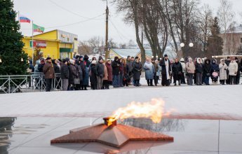 Памятную акцию в День Неизвестного солдата организовали совместно Дом культуры г. Княгинино и Княгининское благочиние. 