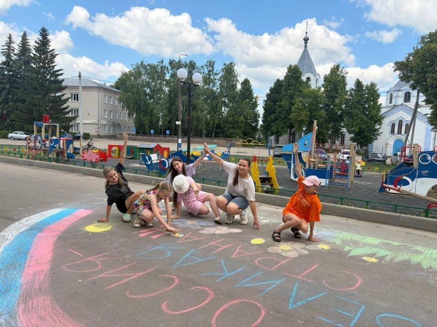 12 июня на улицах города Княгинино стало ярче и красивее.