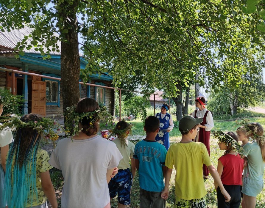 Соблюдая обычаи и традиции родного края, в деревне Большая Андреевка отпраздновали день Ивана Купалы. 
