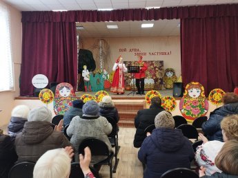 В пятый день Масленицы, известный как «Тещины вечерки», в зале Ананьевского сельского Дома культуры царила атмосфера приближения весны