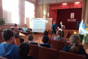 В Озерском СДК прошло мероприятие для школьников, посвященное Дню памяти юного героя-антифашиста. 