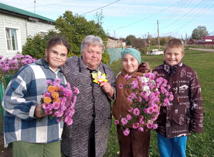 В Озерках прошла акция «Не смейте забывать учителей!».