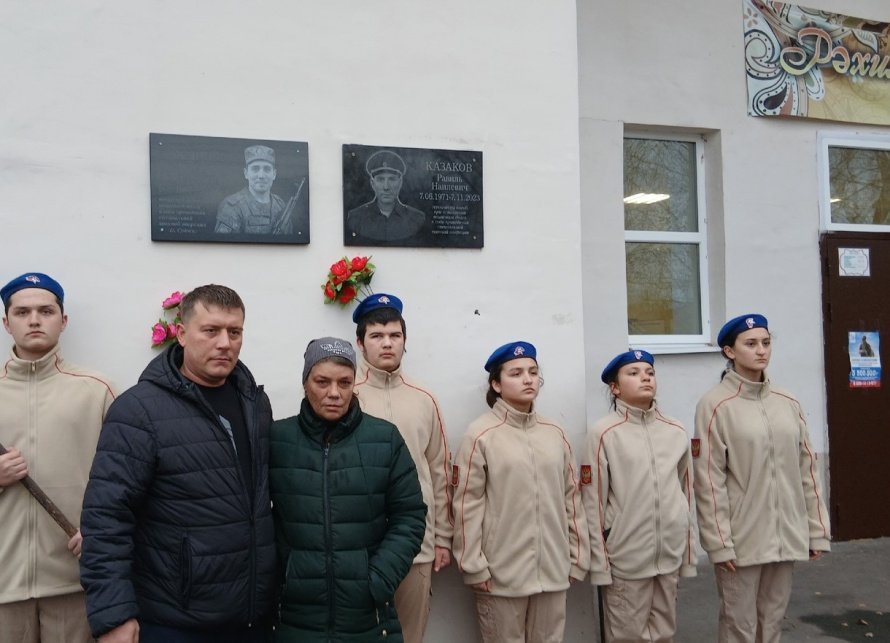 На здании сельского Дома культуры в с. Урга открыта мемориальная доска Герою.