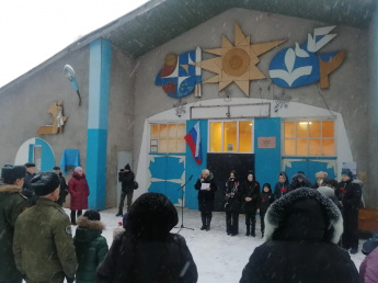 На здании сельского Дома культуры и библиотеки в селе Ананье установлена мемориальная доска в память Максима Новикова