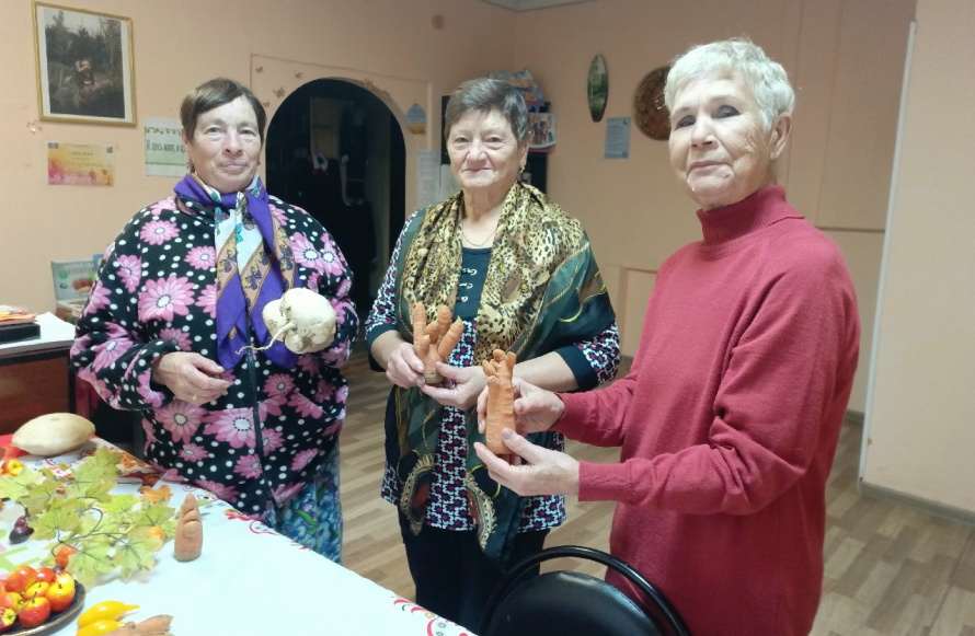 В Островском открылась выставка-инсталляция «Осенние чудеса».