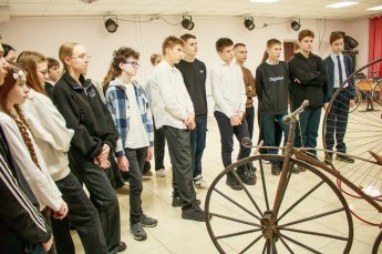 Выездная тематическая выставка одного дня «Велосипедные истории» была представлена в Доме культуры г. Княгинино.