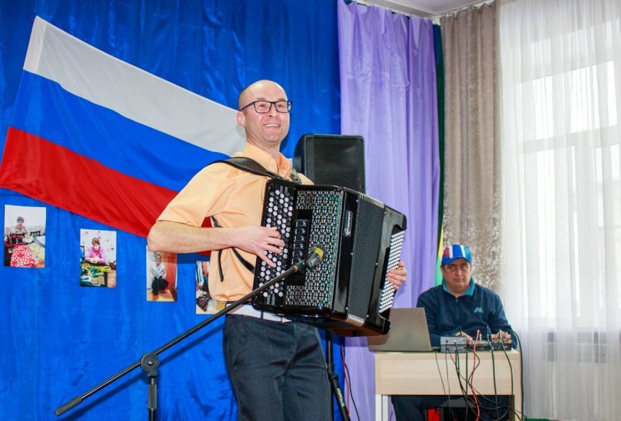 Мир держится на добрых людях