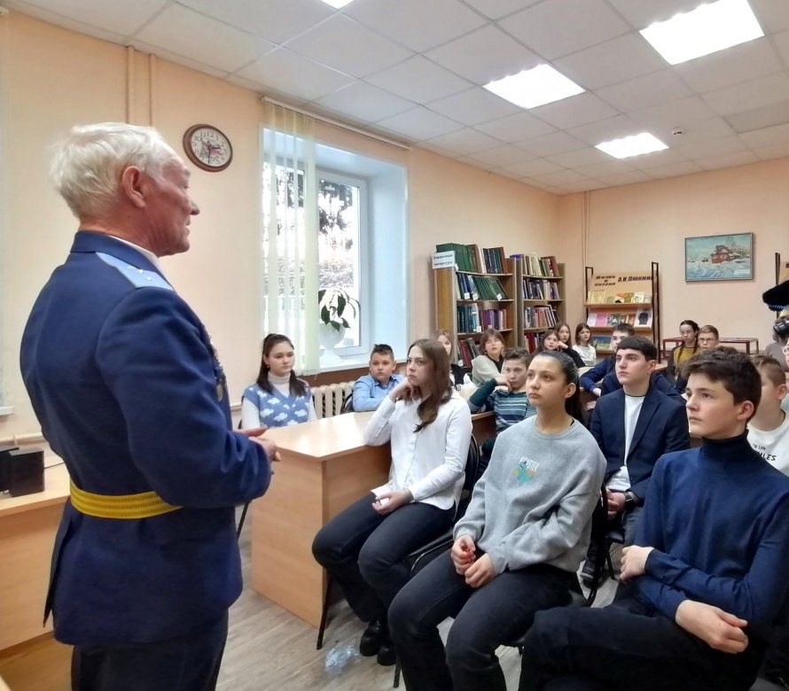 Дню Героев Отечества была посвящена историко - патриотическая встреча «Клятву верности сдержали» в центральной районной библиотеке им. А.И.Люкина