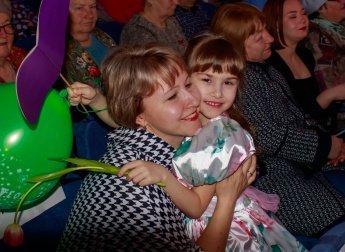 8 марта в зрительном зале ДК г.Княгинино был аншлаг - здесь состоялся концерт «Джентльмены приглашают...».