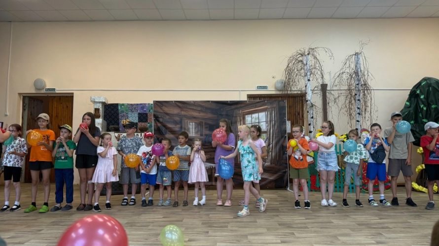 В «Страну чудес» пригласили ребят работники Ананьевского СДК. 