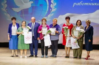 В Доме культуры г. Княгинино прошел праздничный концерт, посвященный Дню социального работника. 