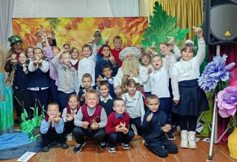 В Возрожденском сельском Доме культуры развернулась настоящая сказка «У осенней лесной избушки».
