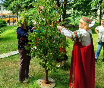 Фольклорный праздник, посвященный Святой Троице, прошел в поселке Возрождение