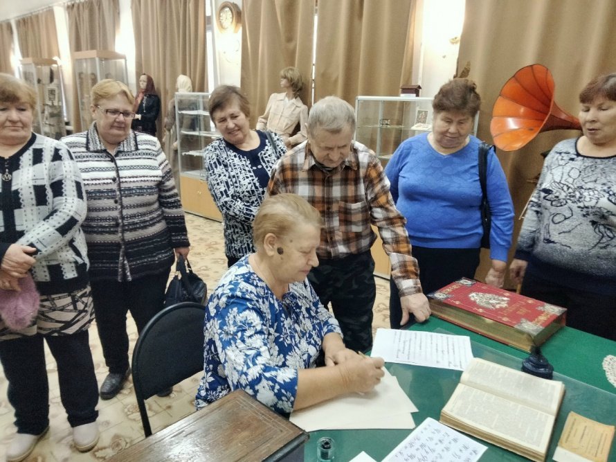 Отдыхающие Комплексного центра социального обслуживания населения Княгининского округа посетили краеведческий музей. 