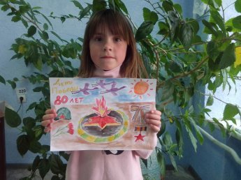 Участники клубных формирований сельских Домов культуры завершают подготовку работ на конкурс рисунков к юбилею Победы