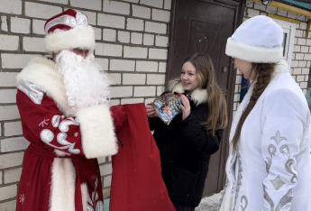 Волонтеры культуры с Дедом Морозом и Снегурочкой побывали в гостях у княгининцев 