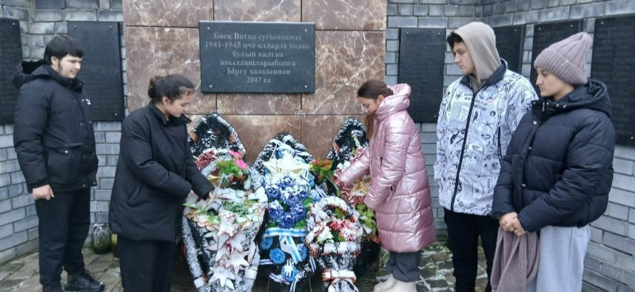 Славою героев гордимся