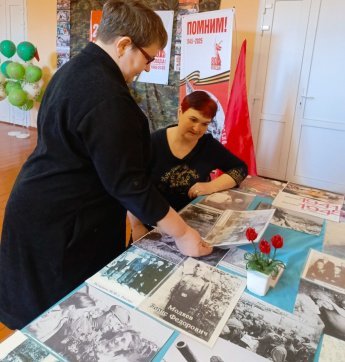 В Островском сельском Доме культуры организована фотовыставка под названием «На страже Отечества».