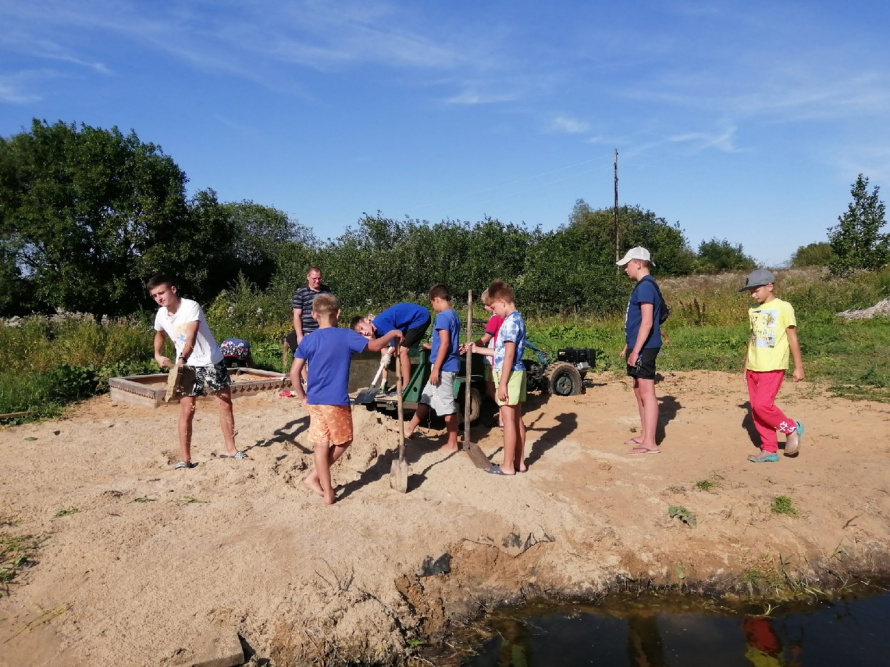        Егорьевский сельский Дом культуры организовал экодесант «Чистые берега».