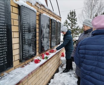 Торжественный митинг под названием «Никто не забыт» прошёл в деревне Большая Андреевка. 