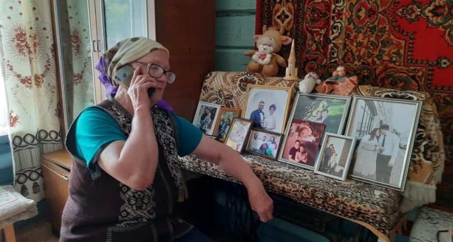 Егорьевская сельская библиотека и ее читатели поздравили с юбилеем педагога и наставника Александру Павловну Жильцову 